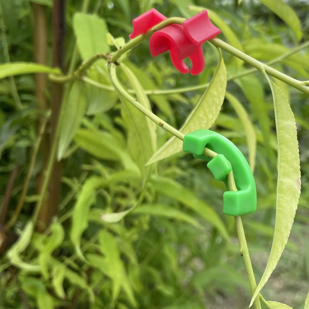 120Pcs Plant Training Clips, Lst Clips for Low Stress Training Plant Stem Support, 90 Degree Angle Plant Clips, Plant Climbing Wall Clips for Plant Gardening Trellis Growth